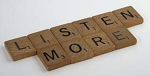 Schriftzug Listen more Schriftzug Listen more